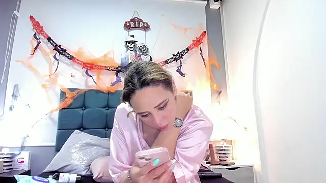 charlott lens online show from 10/28/25, 06:10