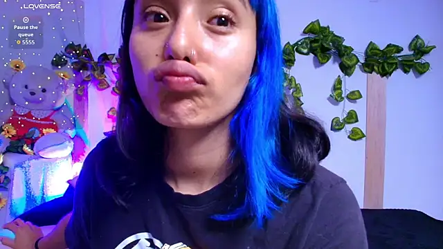 Snapshot of tati_cardenas chatting on 12/23/25, 05:05 tati cardenas online show from 12/23/25, 05:05