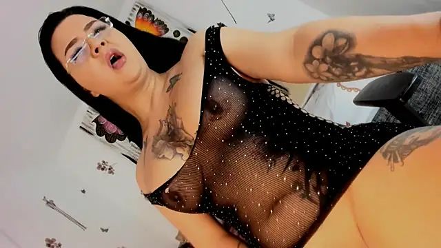 Snapshot of Alexamonstercocktsx chatting on 01/03/25, 04:33 Alexamonstercocktsx online show from 01/03/25, 04:33