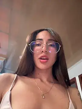 Snapshot of lauravasquez chatting on 01/31/25, 09:05 lauravasquez online show from 01/31/25, 09:05