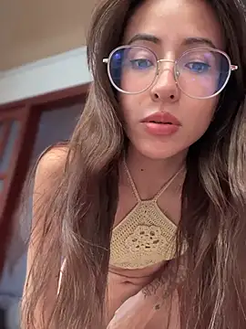 Snapshot of lauravasquez chatting on 02/18/25, 05:31 lauravasquez online show from 02/18/25, 05:31