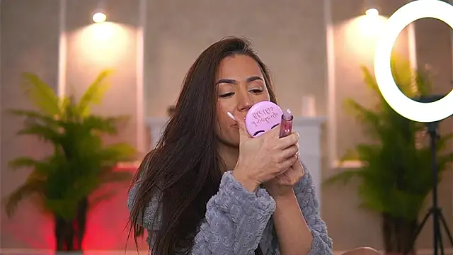 Abbela White online show from 02/02/26, 07:18