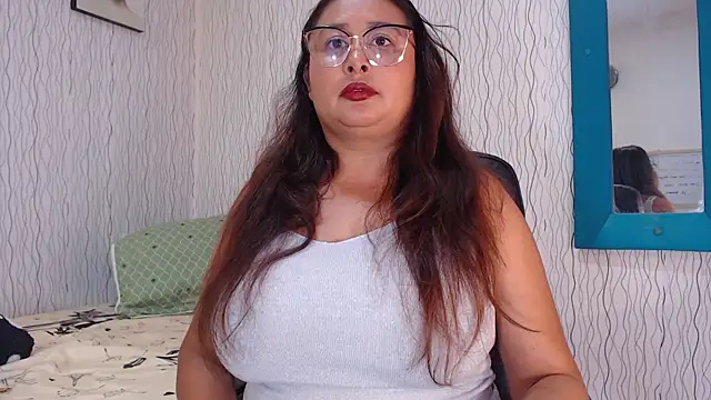 NadiaWhite online show from 02/07/25, 06:13