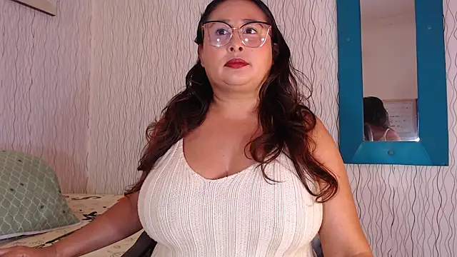 NadiaWhite online show from 09/10/25, 05:46