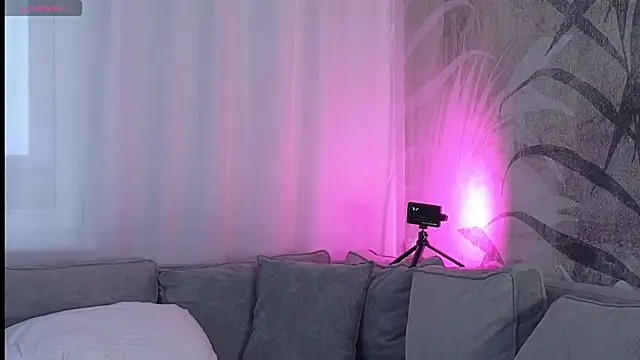 lily  foster online show from 12/06/24, 05:53