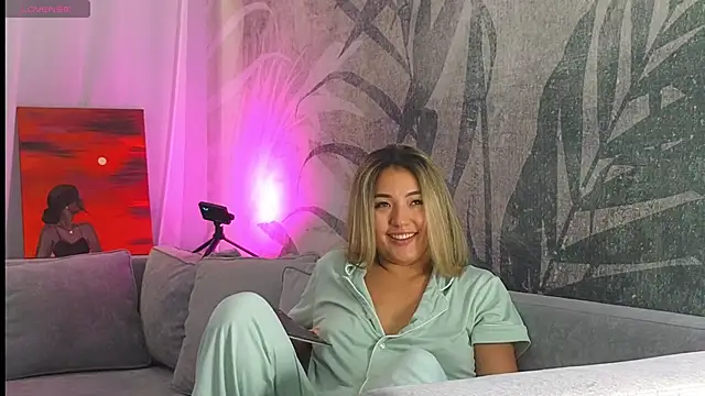 lily  foster online show from 12/10/24, 07:37