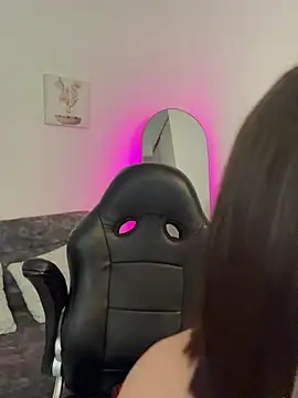 Megan lu2 online show from 12/17/25, 05:13