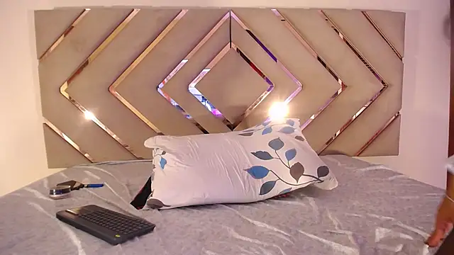 Snapshot of Raven_foxter1 chatting on 02/06/26, 10:29 Raven foxter1 online show from 02/06/26, 10:29