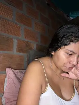 moncerrat luna online show from 02/04/25, 03:26