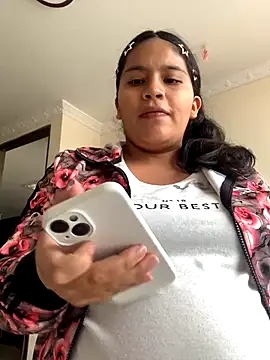 moncerrat luna online show from 10/08/25, 09:12