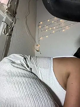 moncerrat luna online show from 03/09/26, 07:18