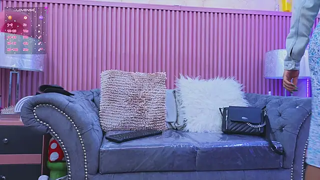 Snapshot of Emiily_Scott1 chatting on 12/03/24, 12:59 Emiily Scott1 online show from 12/03/24, 12:59