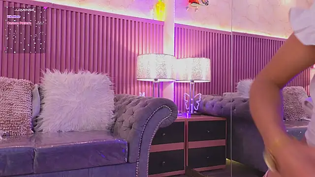 Snapshot of Emiily_Scott1 chatting on 12/03/24, 07:44 Emiily Scott1 online show from 12/03/24, 07:44