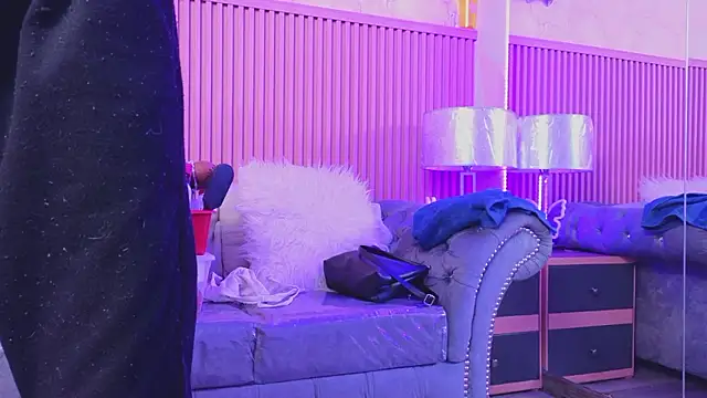 Snapshot of Emiily_Scott1 chatting on 12/06/24, 12:38 Emiily Scott1 online show from 12/06/24, 12:38