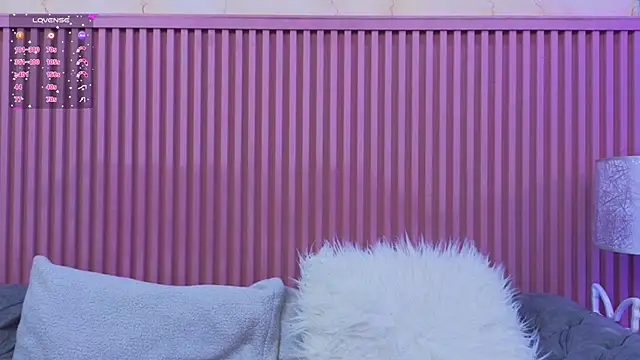 Snapshot of Emiily_Scott1 chatting on 12/07/24, 11:51 Emiily Scott1 online show from 12/07/24, 11:51