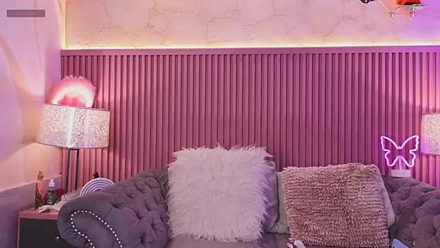 Snapshot of Emiily_Scott1 chatting on 12/09/24, 01:02 Emiily Scott1 online show from 12/09/24, 01:02