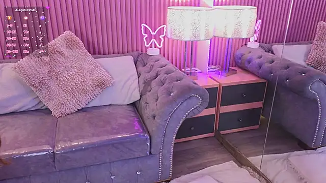 Snapshot of Emiily_Scott1 chatting on 12/12/24, 04:10 Emiily Scott1 online show from 12/12/24, 04:10