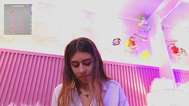 Snapshot of Emiily_Scott1 chatting on 12/19/24, 04:35 Emiily Scott1 online show from 12/19/24, 04:35