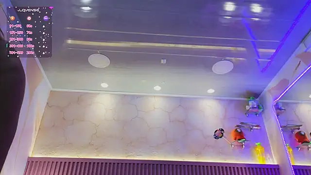 Snapshot of Emiily_Scott1 chatting on 12/20/24, 12:49 Emiily Scott1 online show from 12/20/24, 12:49