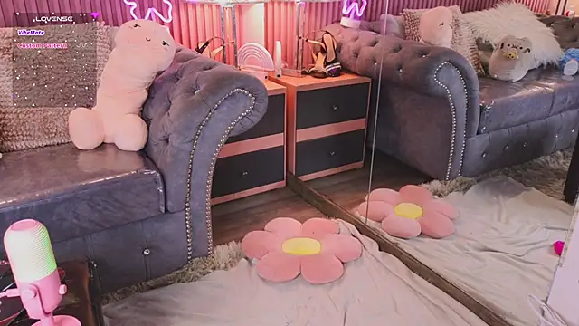 Snapshot of Emiily_Scott1 chatting on 01/08/25, 04:00 Emiily Scott1 online show from 01/08/25, 04:00