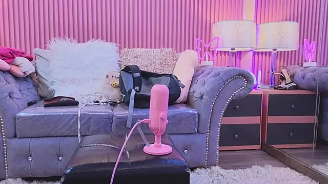 Snapshot of Emiily_Scott1 chatting on 01/10/25, 12:58 Emiily Scott1 online show from 01/10/25, 12:58