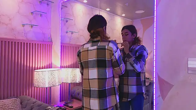 Snapshot of Emiily_Scott1 chatting on 01/17/25, 01:03 Emiily Scott1 online show from 01/17/25, 01:03