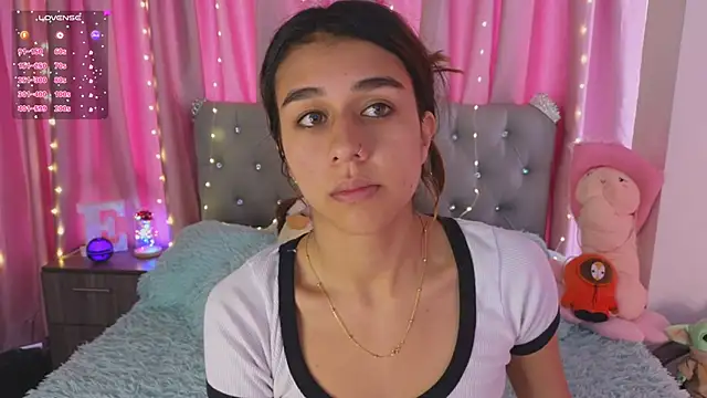 Snapshot of Emiily_Scott1 chatting on 01/24/25, 03:02 Emiily Scott1 online show from 01/24/25, 03:02