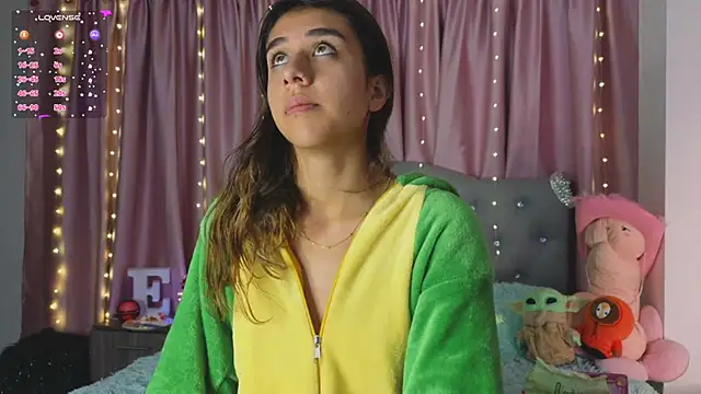 Snapshot of Emiily_Scott1 chatting on 01/25/25, 11:23 Emiily Scott1 online show from 01/25/25, 11:23