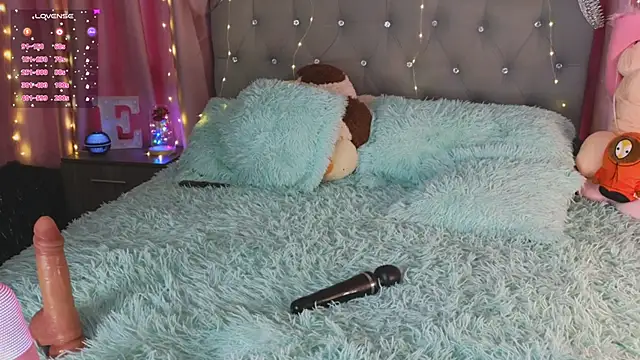 Snapshot of Emiily_Scott1 chatting on 01/25/25, 02:25 Emiily Scott1 online show from 01/25/25, 02:25