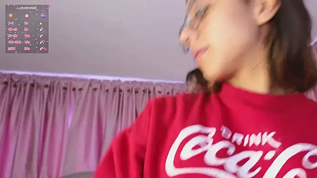 Snapshot of Emiily_Scott1 chatting on 02/06/25, 01:10 Emiily Scott1 online show from 02/06/25, 01:10