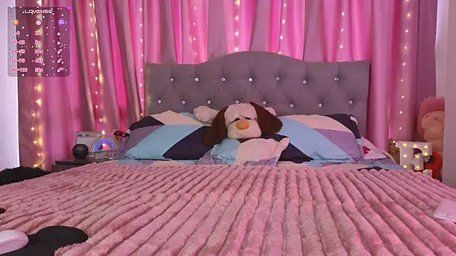 Snapshot of Emiily_Scott1 chatting on 03/10/25, 01:32 Emiily Scott1 online show from 03/10/25, 01:32