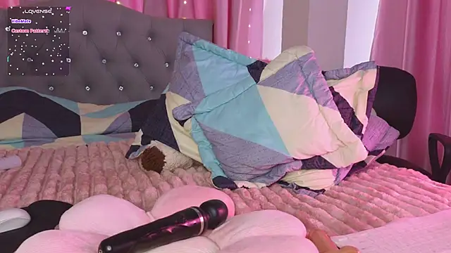 Snapshot of Emiily_Scott1 chatting on 03/12/25, 05:28 Emiily Scott1 online show from 03/12/25, 05:28