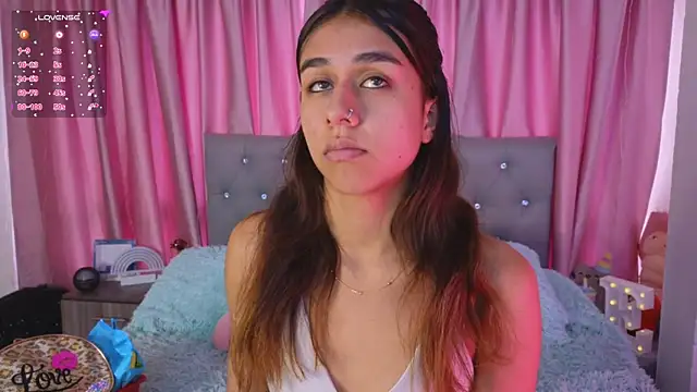 Snapshot of Emiily_Scott1 chatting on 03/21/25, 02:51 Emiily Scott1 online show from 03/21/25, 02:51