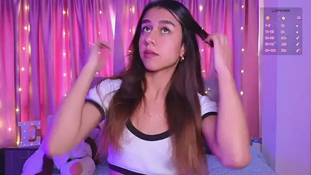 Snapshot of Emiily_Scott1 chatting on 09/10/25, 08:53 Emiily Scott1 online show from 09/10/25, 08:53