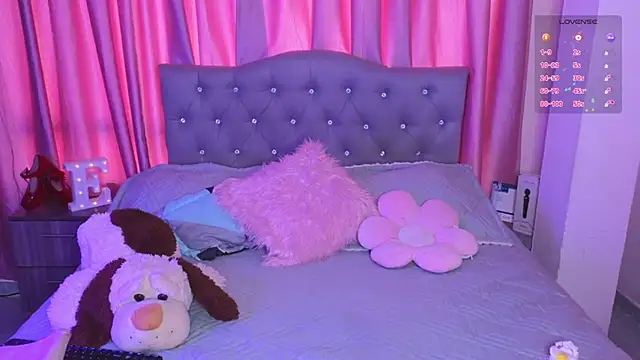 Snapshot of Emiily_Scott1 chatting on 10/07/25, 08:06 Emiily Scott1 online show from 10/07/25, 08:06