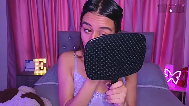 Snapshot of Emiily_Scott1 chatting on 10/30/25, 04:41 Emiily Scott1 online show from 10/30/25, 04:41