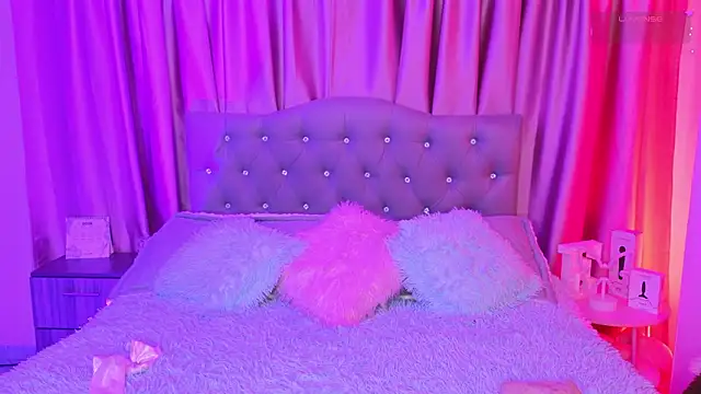 Snapshot of Emiily_Scott1 chatting on 02/05/26, 12:15 Emiily Scott1 online show from 02/05/26, 12:15