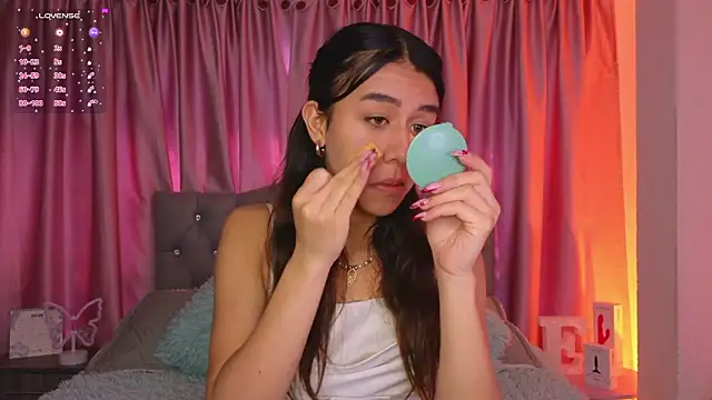 Snapshot of Emiily_Scott1 chatting on 02/27/26, 02:06 Emiily Scott1 online show from 02/27/26, 02:06