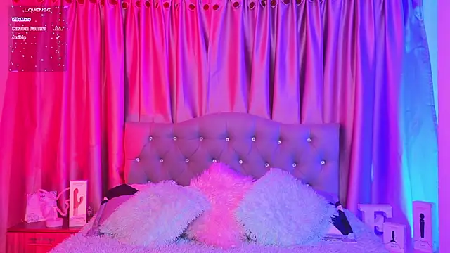 Snapshot of Emiily_Scott1 chatting on 03/06/26, 12:07 Emiily Scott1 online show from 03/06/26, 12:07