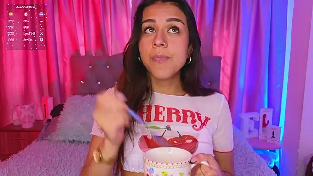 Snapshot of Emiily_Scott1 chatting on 03/13/26, 02:01 Emiily Scott1 online show from 03/13/26, 02:01