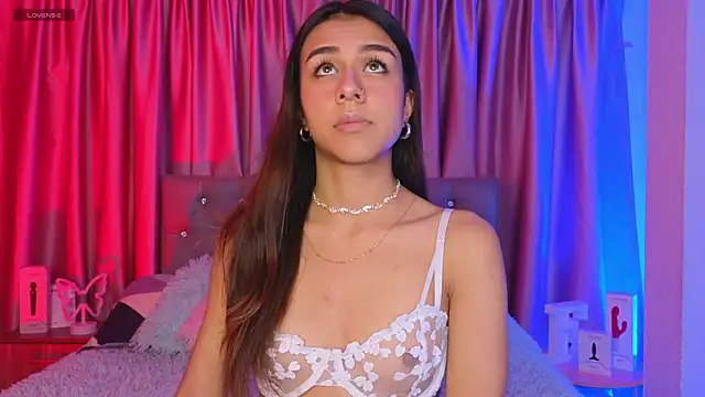 Snapshot of Emiily_Scott1 chatting on 03/19/26, 12:03 Emiily Scott1 online show from 03/19/26, 12:03