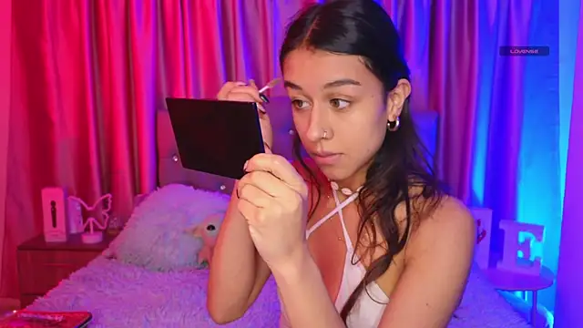 Snapshot of Emiily_Scott1 chatting on 04/08/26, 11:48 Emiily Scott1 online show from 04/08/26, 11:48