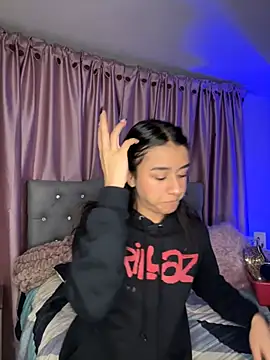 Snapshot of Emiily_Scott1 chatting on 04/15/26, 11:05 Emiily Scott1 online show from 04/15/26, 11:05