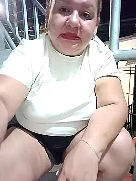 Snapshot of HORNY_MATURE25 chatting on 01/12/25, 01:21 HORNY MATURE25 online show from 01/12/25, 01:21