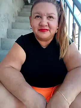 Snapshot of HORNY_MATURE25 chatting on 01/12/25, 03:25 HORNY MATURE25 online show from 01/12/25, 03:25