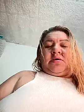 Snapshot of HORNY_MATURE25 chatting on 04/19/26, 05:45 HORNY MATURE25 online show from 04/19/26, 05:45