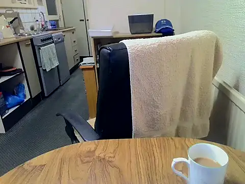 Snapshot of daddyflash chatting on 04/02/26, 08:28 daddyflash online show from 04/02/26, 08:28