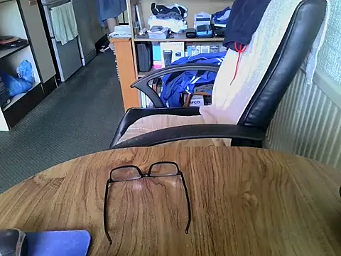 Snapshot of daddyflash chatting on 04/03/26, 10:13 daddyflash online show from 04/03/26, 10:13