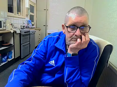 Snapshot of daddyflash chatting on 04/15/26, 08:42 daddyflash online show from 04/15/26, 08:42