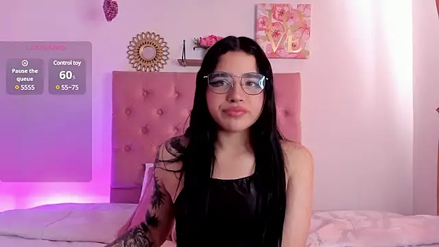 Snapshot of aliice_walker_ chatting on 12/02/24, 03:47 aliice walker online show from 12/02/24, 03:47